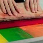 Ilustrasi rakel sablon yang digunakann utuk menggesut screen - Angkasa Sablon Studio